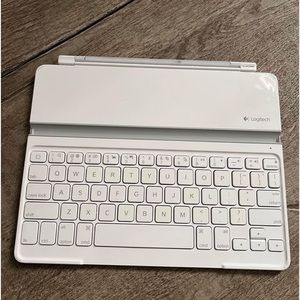 Logitech Ultrathin Keyboard Cover For IPAD